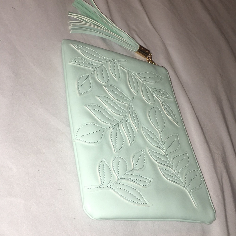 A women’s clutch
